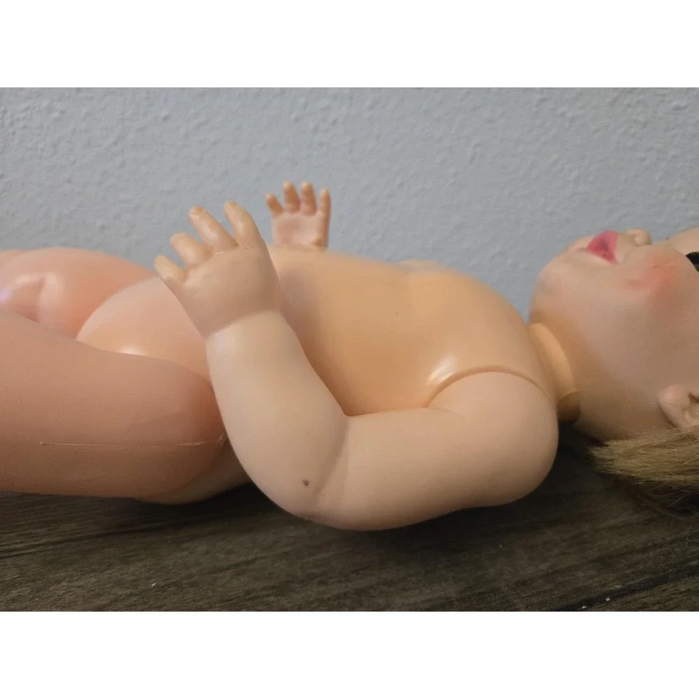 Vintage 1968 Deluxe Topper Toys Baby Party Doll 18